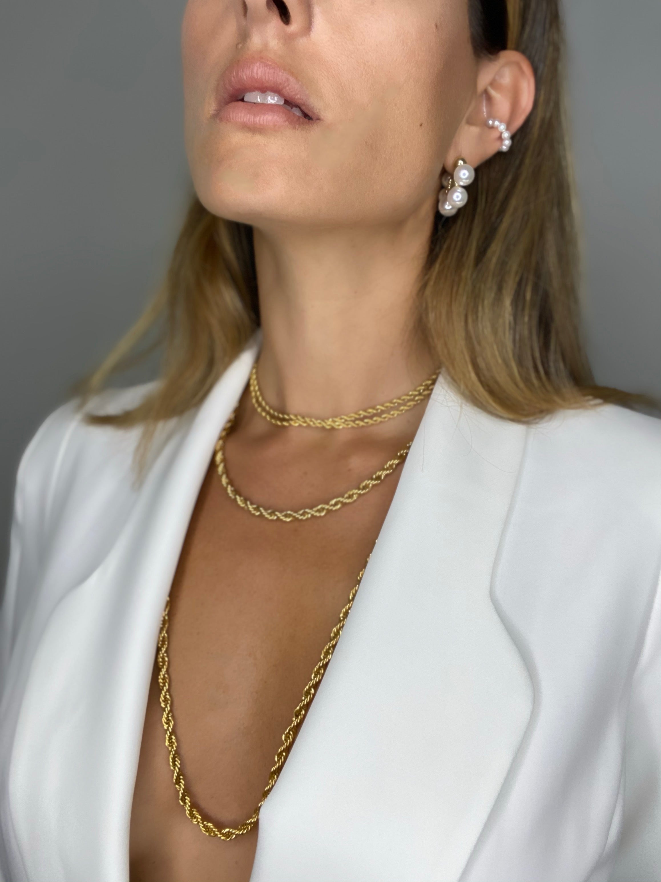 Oversized pearls earrings